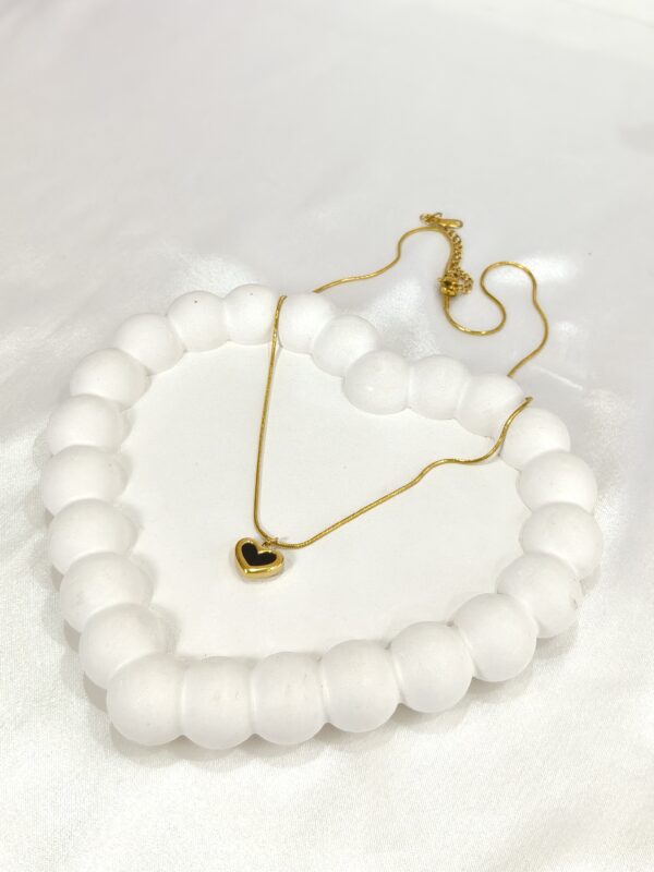 Elegant black heart gold chain necklace
