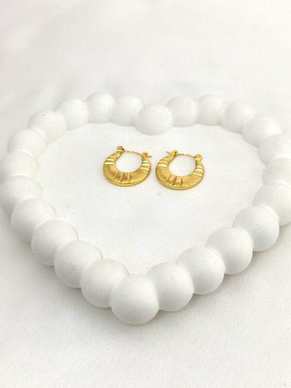 Lightweight daily wear gold hoops
