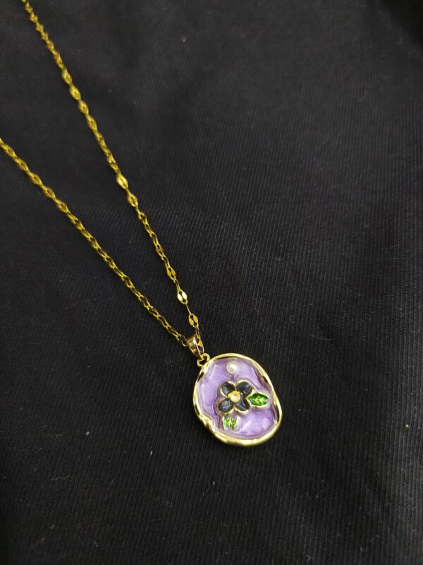 Elegant purple flower design gold finish pendant for women daily wear jewellery